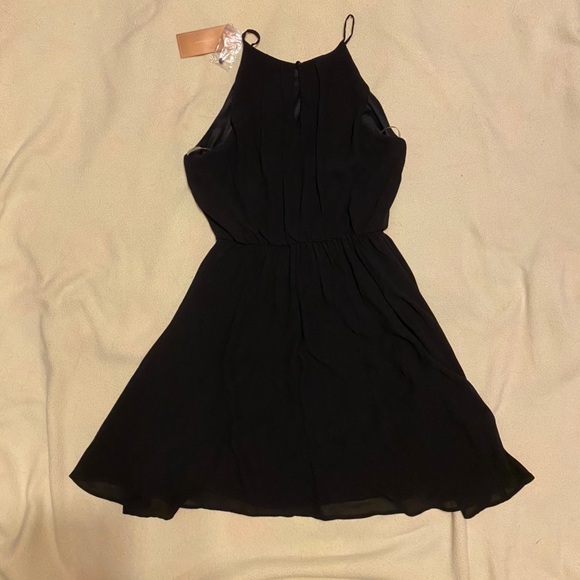 Simple flowy black dress - Picture 3 of 4